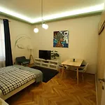 Attila Apartment near Castle district