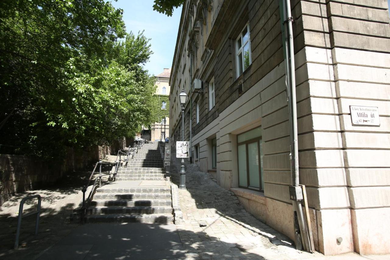 Castle Courtyard Hideaway Appartement *
